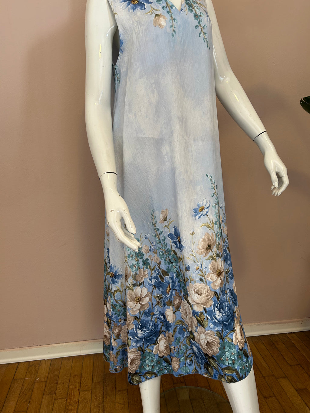 Vestito estivo donna tessuto viscosa 100% . Taglia 42-44 non trasparente